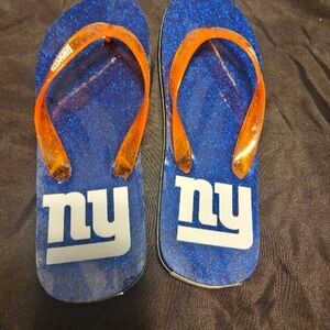 NY Giants Women's Sparkly‎ Flip Flop. Small. New! Cute, trendy, different.